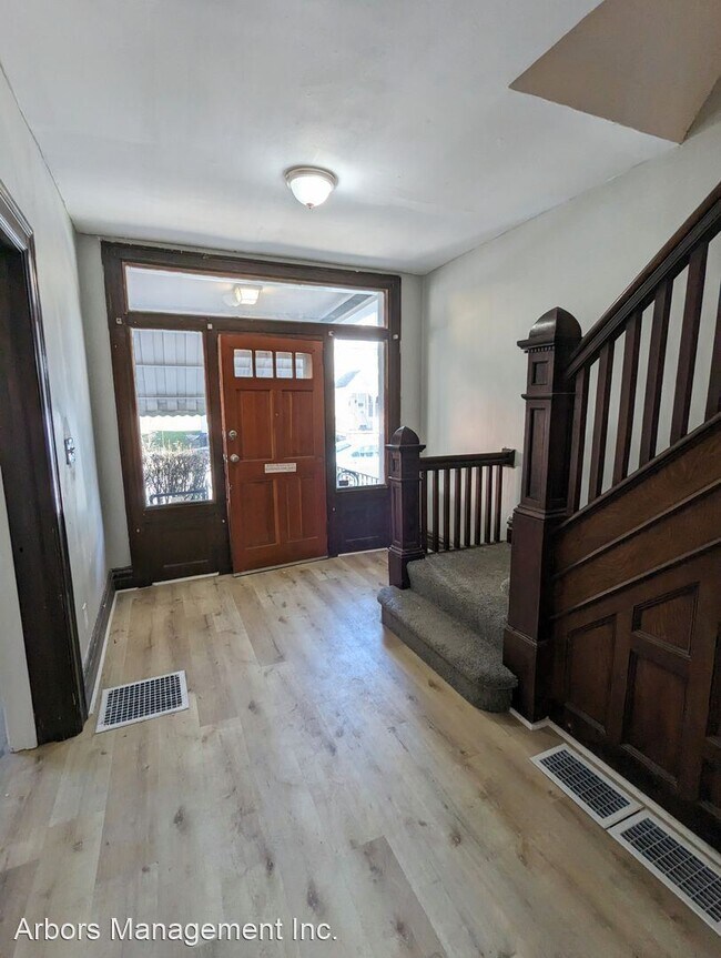 Building Photo - 4 br, 2.5 bath House - 2247 Wilson Avenue