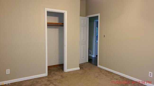 Building Photo - 127 E Mimosa Dr
