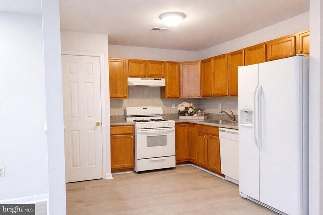 Foto del edificio - 9228 Blue Grass Rd