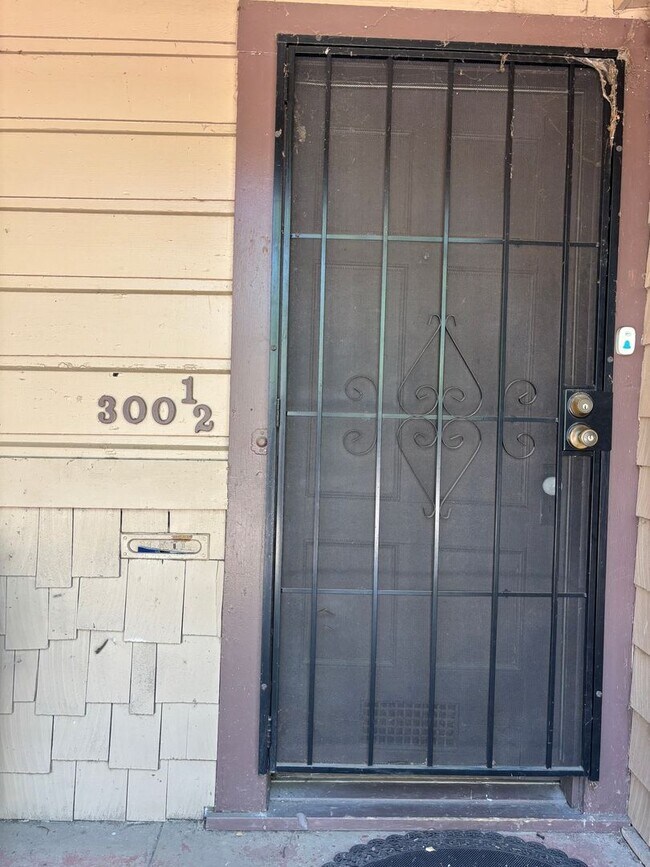 Building Photo - 300 Cherry Ave