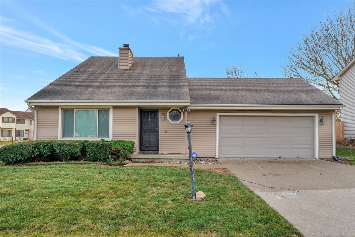 Primary Photo - 4 bedroom, 2 bath home - Available August