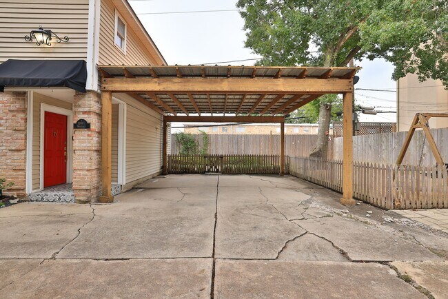 Building Photo - 2209 Nantucket Dr