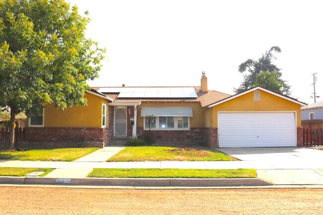Building Photo - 660 N Hollywood Dr