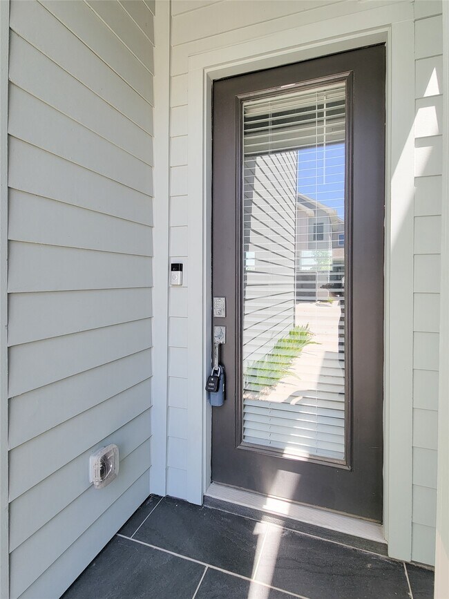 Foto del edificio - 8118 Esther Acres Ln