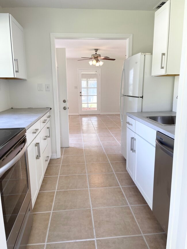 Foto del edificio - 5940 Dogwood Dr