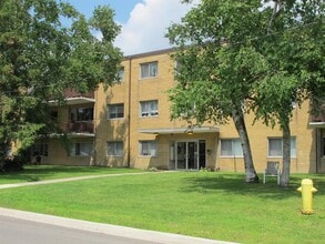 Building Photo - Reedaire Court Apartments