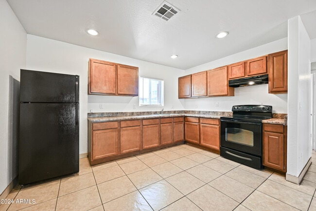 Building Photo - 1527 W Sonora St