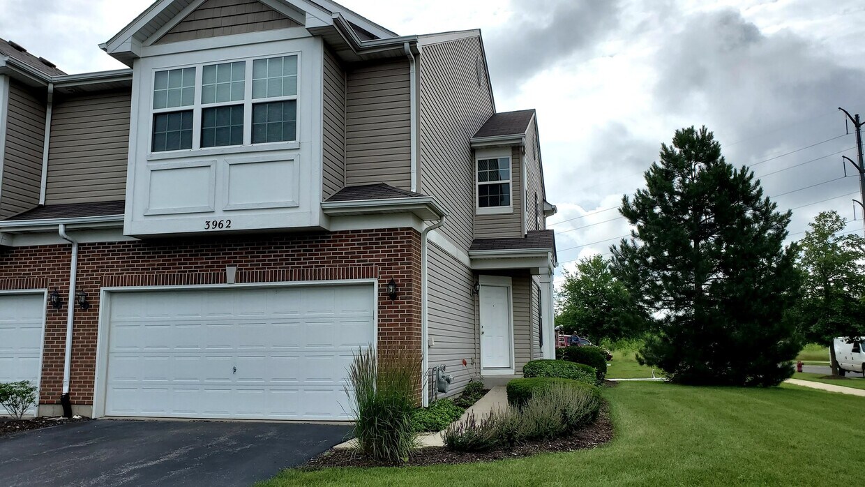 3962 Evans Ct, Yorkville, IL 60560 Townhome Rentals in Yorkville IL