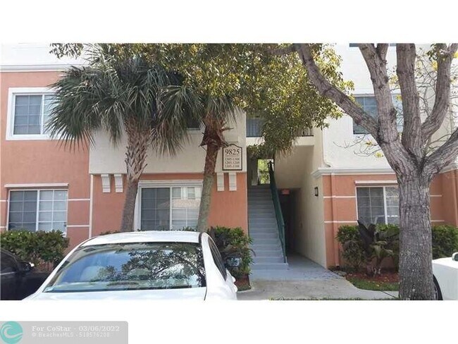 Foto del edificio - 9825 Baywinds Blvd