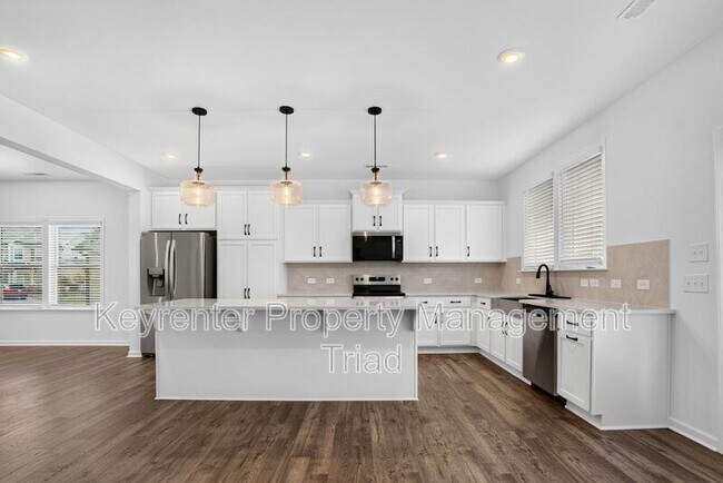 Building Photo - 3012 Highlander Pt