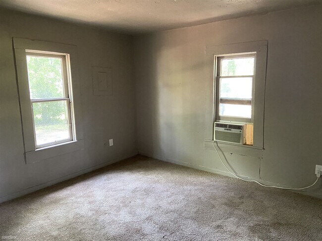 Building Photo - 2 br, 1 bath House - 703 E Wright St