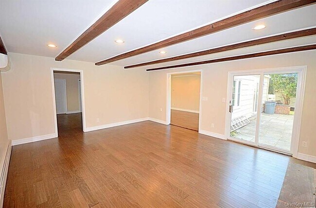 Foto del edificio - 4 Addison Ln