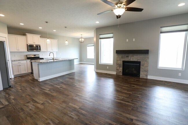 Building Photo - Beautiful Rental Home