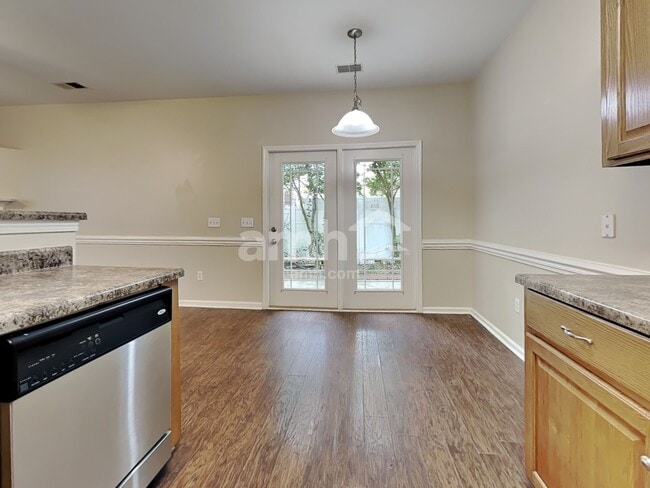 Building Photo - 75 Summer Hill Way