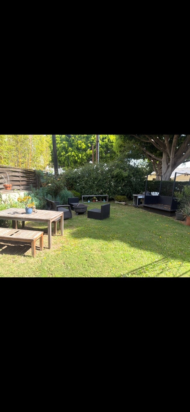 Foto del edificio - 4031 Tilden Ave