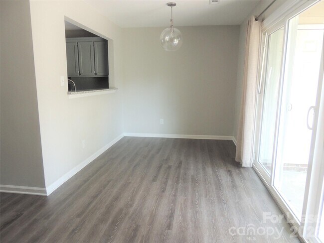 Foto del edificio - 9252 Kings Canyon Dr