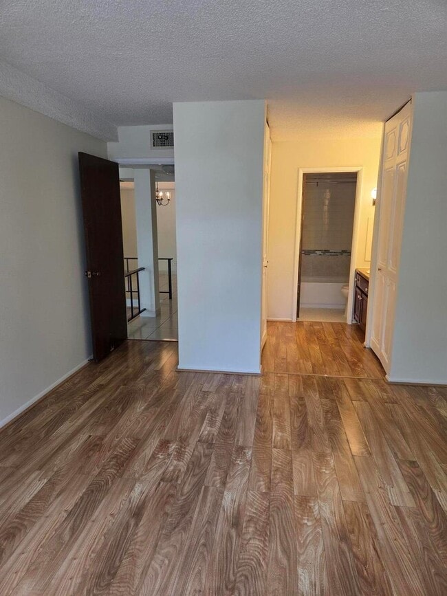 Building Photo - 3750 Inverrary Dr