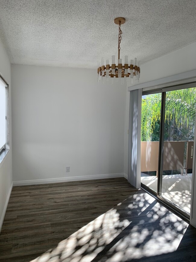 Dining Room - 1841 N Fuller Ave
