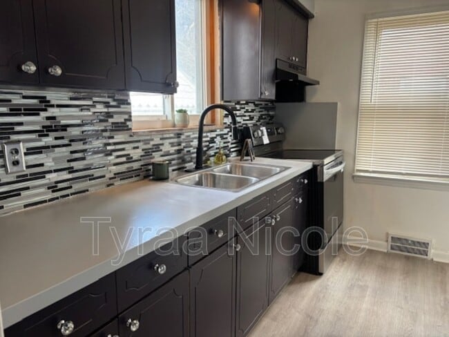 Building Photo - 5940 Cadieux Rd
