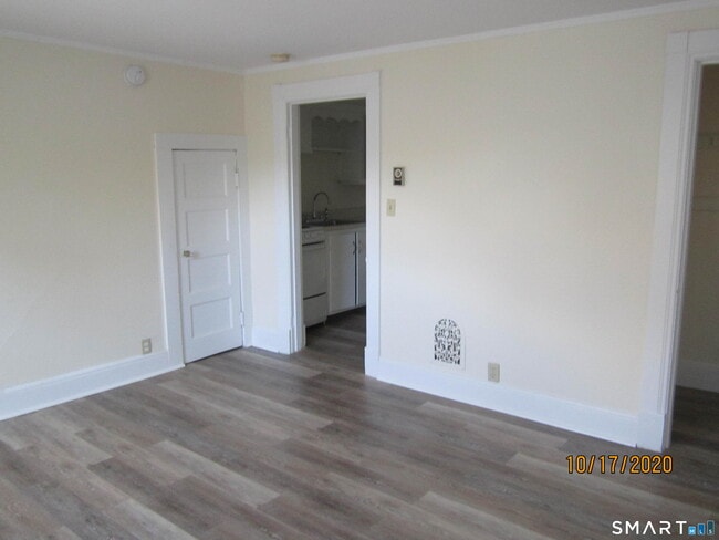 Building Photo - 1085 Broad St