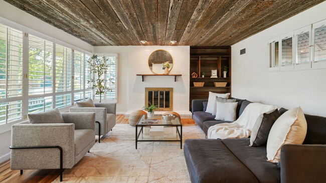 Photo - 1275 E Lavon Dr House