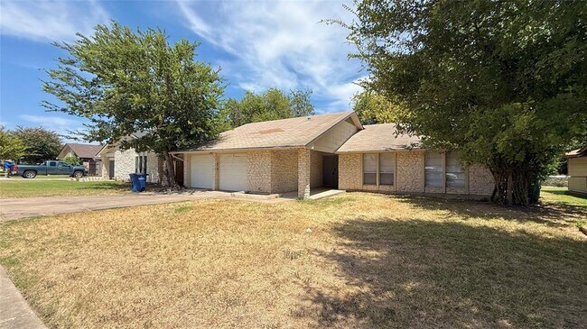 Foto del edificio - 10105 Oak Hollow Dr