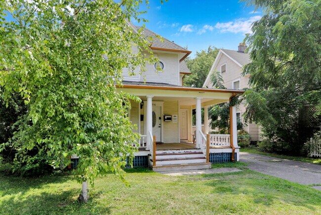 Foto del edificio - 716 N Walnut St