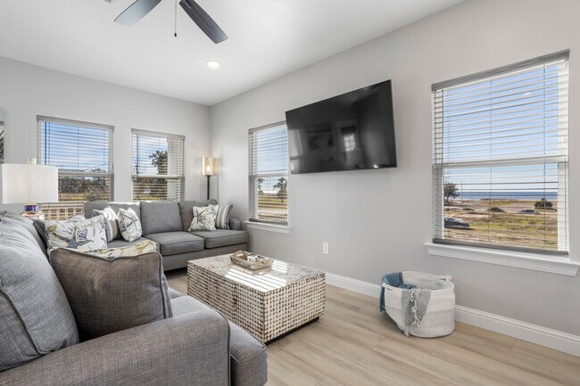 Foto del edificio - 135 Brady Dr