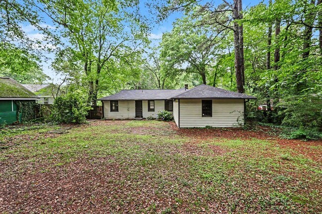 Foto del edificio - 3743 Poplar Dr