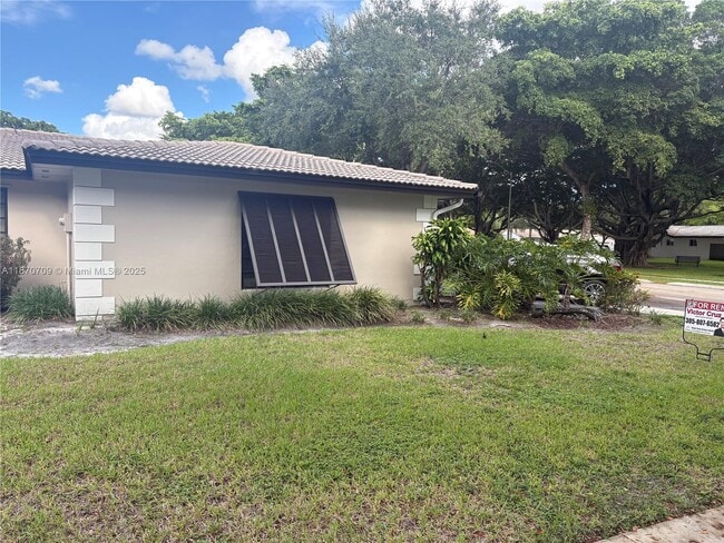 Building Photo - 15461 Turnbull Dr