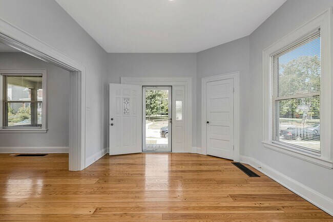 Building Photo - 2621 Marsh Ave