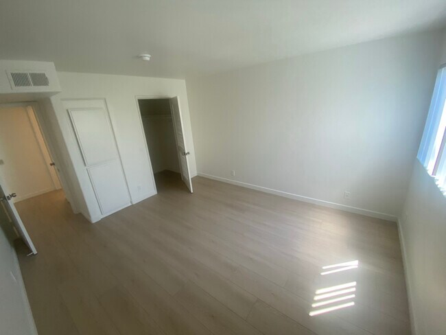 Foto del edificio - 5405 Kester Ave