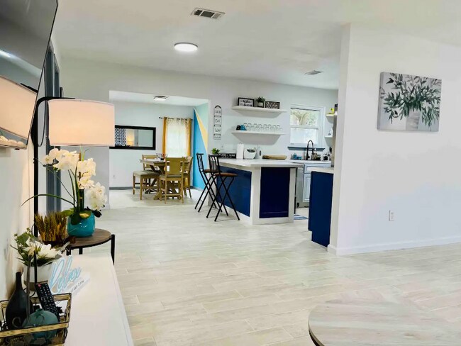 Foto del edificio - 348 Juniper Dr
