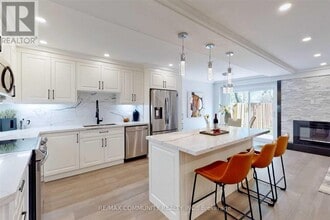 Building Photo - 1216 Charlotte Cir