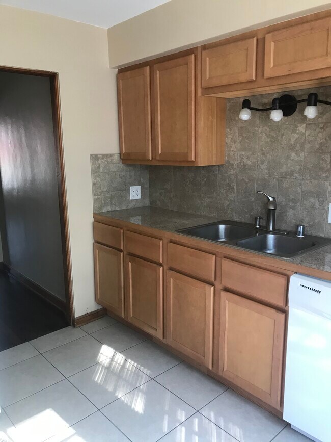 Foto del edificio - 6515 W Center St