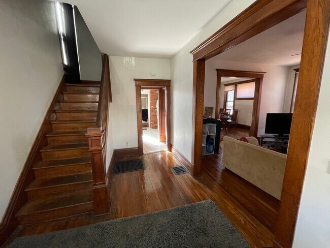 Foto del edificio - 207 E Oakland Ave