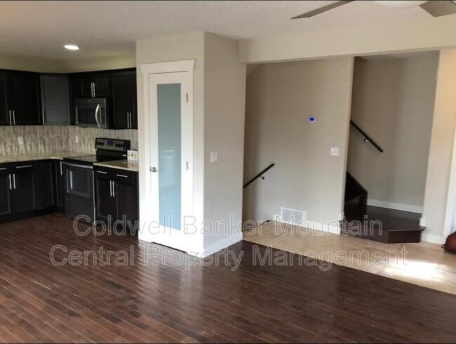 Building Photo - 9648-9106 106 Ave NW