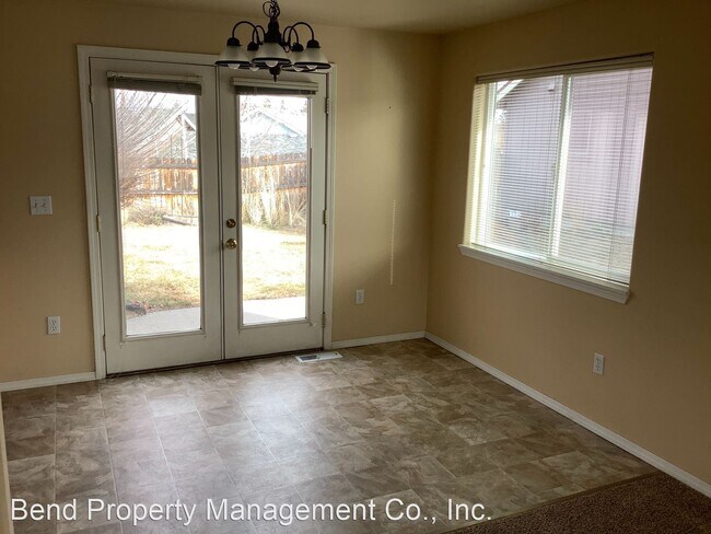 Foto del edificio - 3 br, 2 bath House - 3346 NE Mendenhall