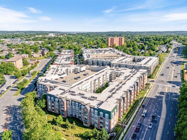 Foto del edificio - The Quarters at Towson Town Center