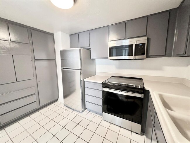 Building Photo - 2016 Main St