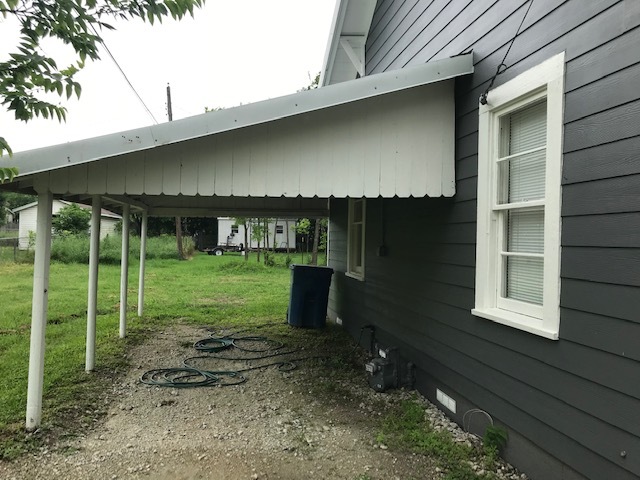 Building Photo - 605 N Pecan Ave