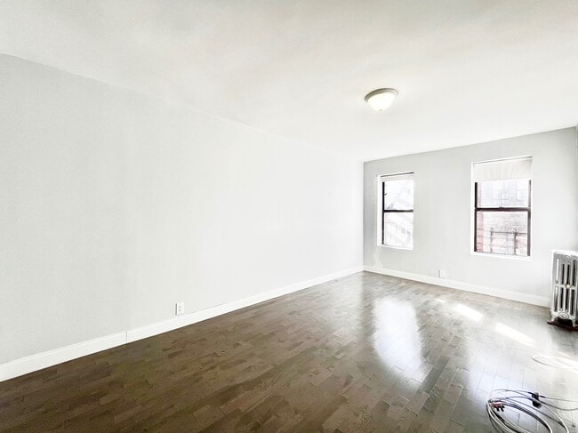 Building Photo - 24 Thayer St