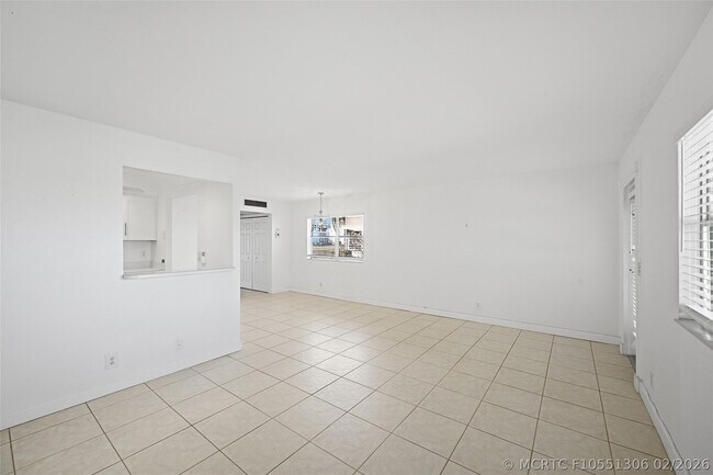 Foto del edificio - 451 Monaco Blvd