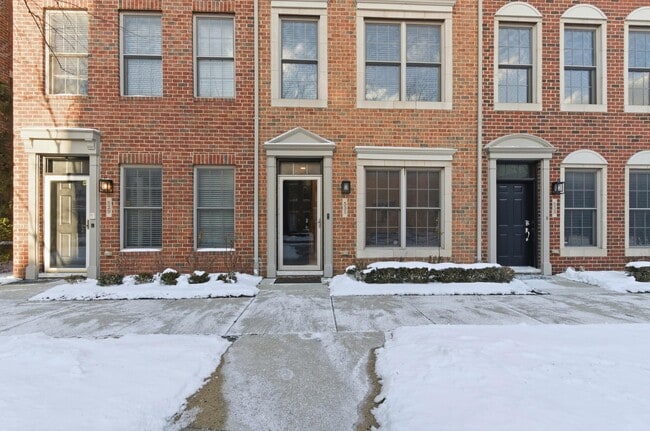 Building Photo - 531 Graten St