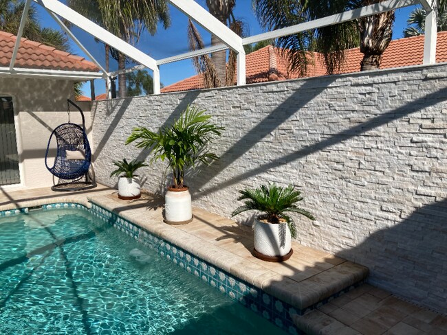 Building Photo - 104 Cala Ct