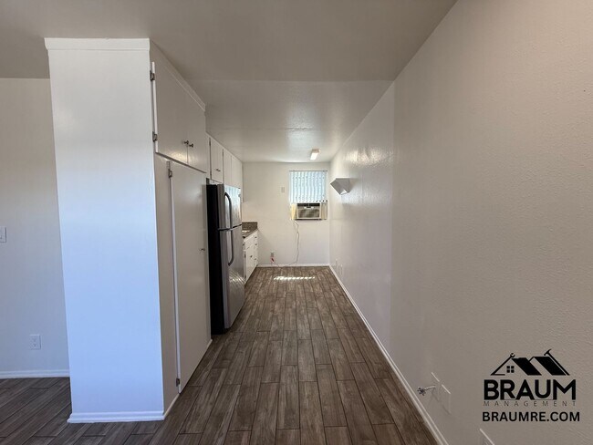 Foto del edificio - 15634 Leadwell St