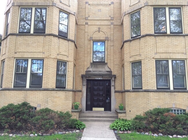 Building Photo - 4716 N Sacramento Ave