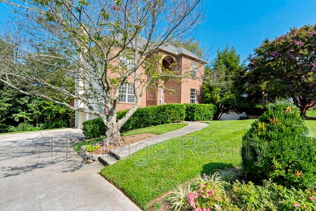 Building Photo - 2453 Maple Crest Ln