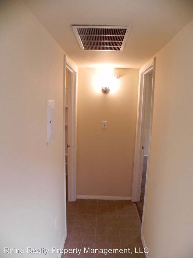 Building Photo - 7510 Pennsylvania Ln NE