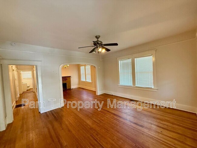 Foto del edificio - 101 Forrest Ave